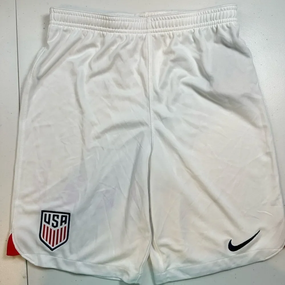 NWT NIKE Youth Unisex White USA Soccer Athletic Shorts - Size XL